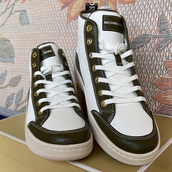 MICHAEL KORS SHEA MID HIGH TOP
FAUX LEATHER
49F3SHFESL
OLIVE
New - Picture 6 of 16